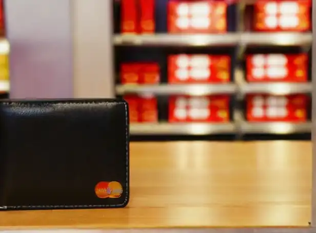 Credit card and wallet in a shopping scene with a rising graph