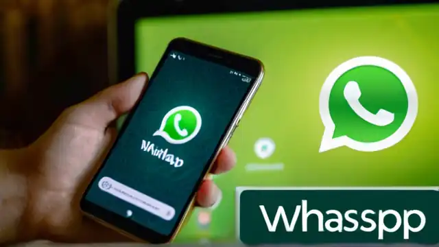 Smartphone antiguo con pantalla despejada y icono de WhatsApp en segundo plano