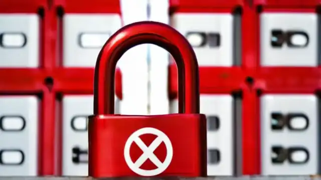 Docker container with red X symbol over a padlock icon
